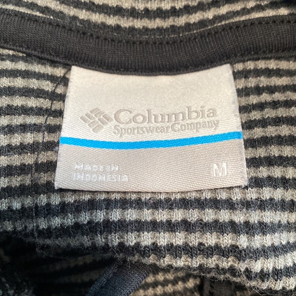 Columbia hooded long sleeve MEDIUM - Picture 6 of 6